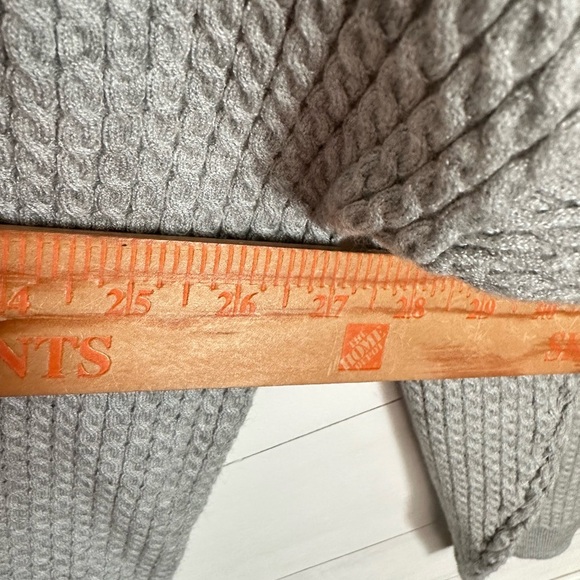 WEWOREWHAT XL/XXL Varsity woman grey cable knit soft quiet luxury cardigan - Picture 14 of 16